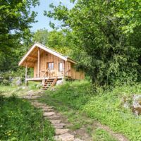 La cabane dans son écrin de verdure Cabane de la prairie à louer Vercors