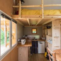 La cuisinette avec four, 2 feux gaz, frigo Cabane de la prairie à louer Vercors