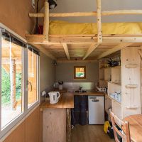 La cuisinette avec four, 2 feux gaz, frigo Cabane de la prairie à louer Vercors