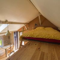 Sur la mezzanine un lit double Cabane de la prairie à louer Vercors