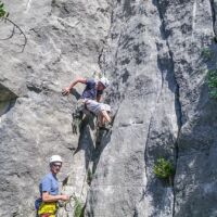 Stage d'escalade grandes voies sur la falaise de Presles, école de coinceurs Stage d'escalade grandes voies sur la falaise de Presles