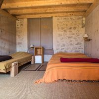 La grande mezzanine avec un lit double et deux lits simples Gîte 7-9 places Entre Ciel et Pierres Vercors