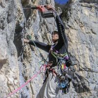 Eric à l'ouverture du bas de La Rampe des Commères, falaise de Presles Falaise de Presles, équipement