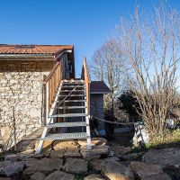 L'escalier extérieur Le gîte 5 places Entre Ciel et Pierres