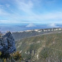 Vue depuis les Crêtes de Serre Cocu au-dessus de Presles, au loin, la plaine du sud Grésivaudan Randonnée dans le Vercors