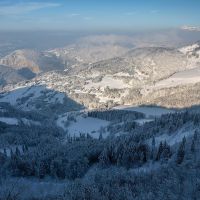 Vue d'hiver sur Maleval et la vallée Randonnée dans le Vercors