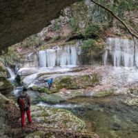 La féérie glacée des gorges du Nan pendant l'hiver Randonnée dans les Gorges du Nan