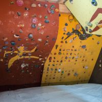 Côté ouest de la salle de bloc Salle de bloc Entre Ciel et Pierres