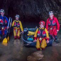 La spéléo c'est comme la vie, parfois il faut ramer Spéléo dans le Vercors
