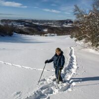 Échappée en raquettes au-dessus des gîtes Entre Ciel et Pierres Randonnée en raquettes dans le Vercors