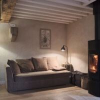 Le coin salon avec son poêle à bois Gîte 4 places à louer Vercors