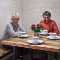 Rien dans les bols et ça les fait rire!
Ber et Dom sont des hôtes parfois surprenants mais ils sont très gentils Gîte 4 places à louer Vercors